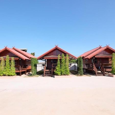 Prakaithong Hotel Amphoe Sawang Daen Din المظهر الخارجي الصورة