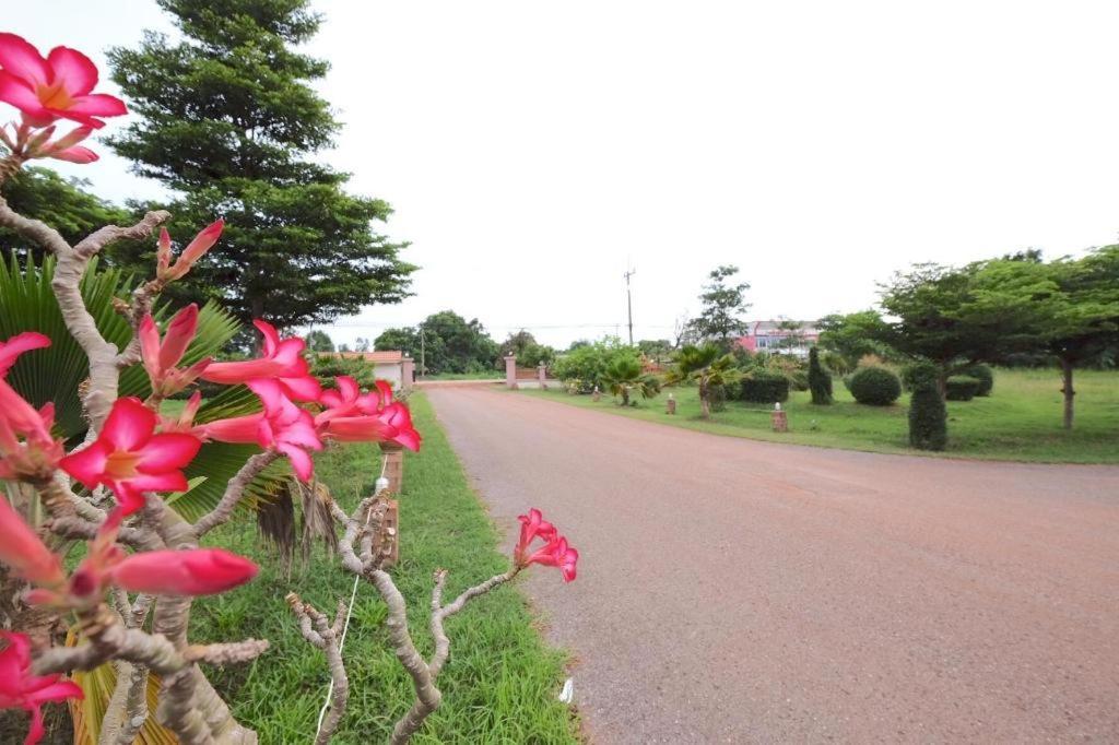 Prakaithong Hotel Amphoe Sawang Daen Din المظهر الخارجي الصورة