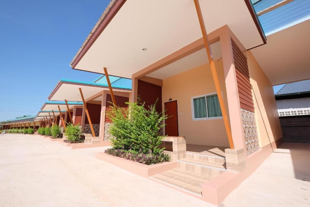 Prakaithong Hotel Amphoe Sawang Daen Din المظهر الخارجي الصورة